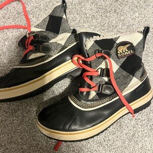 Sorel Black and White Plaid Winter Boots with Pink Laces